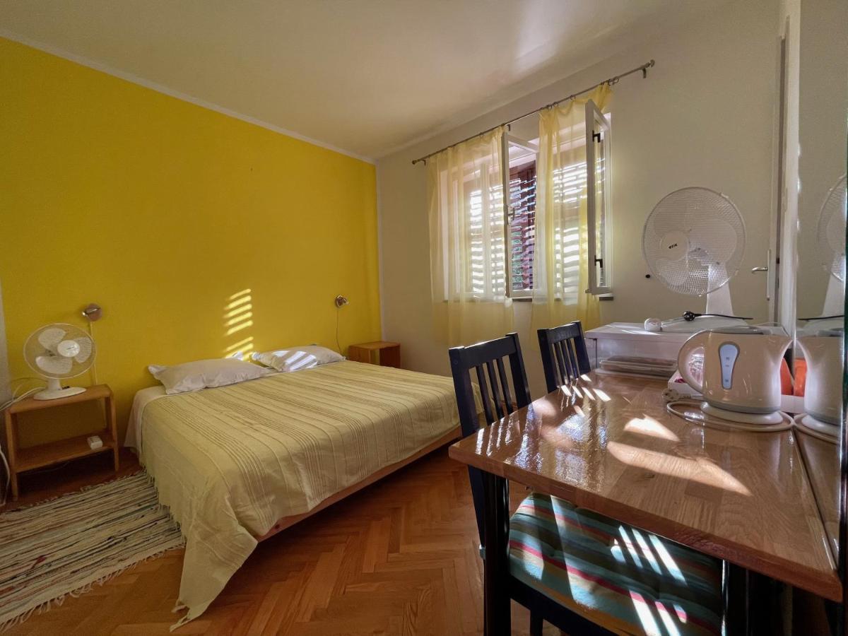 Hvar Guesthouse - Double Bedroom With Private Bathroom Єлса Екстер'єр фото